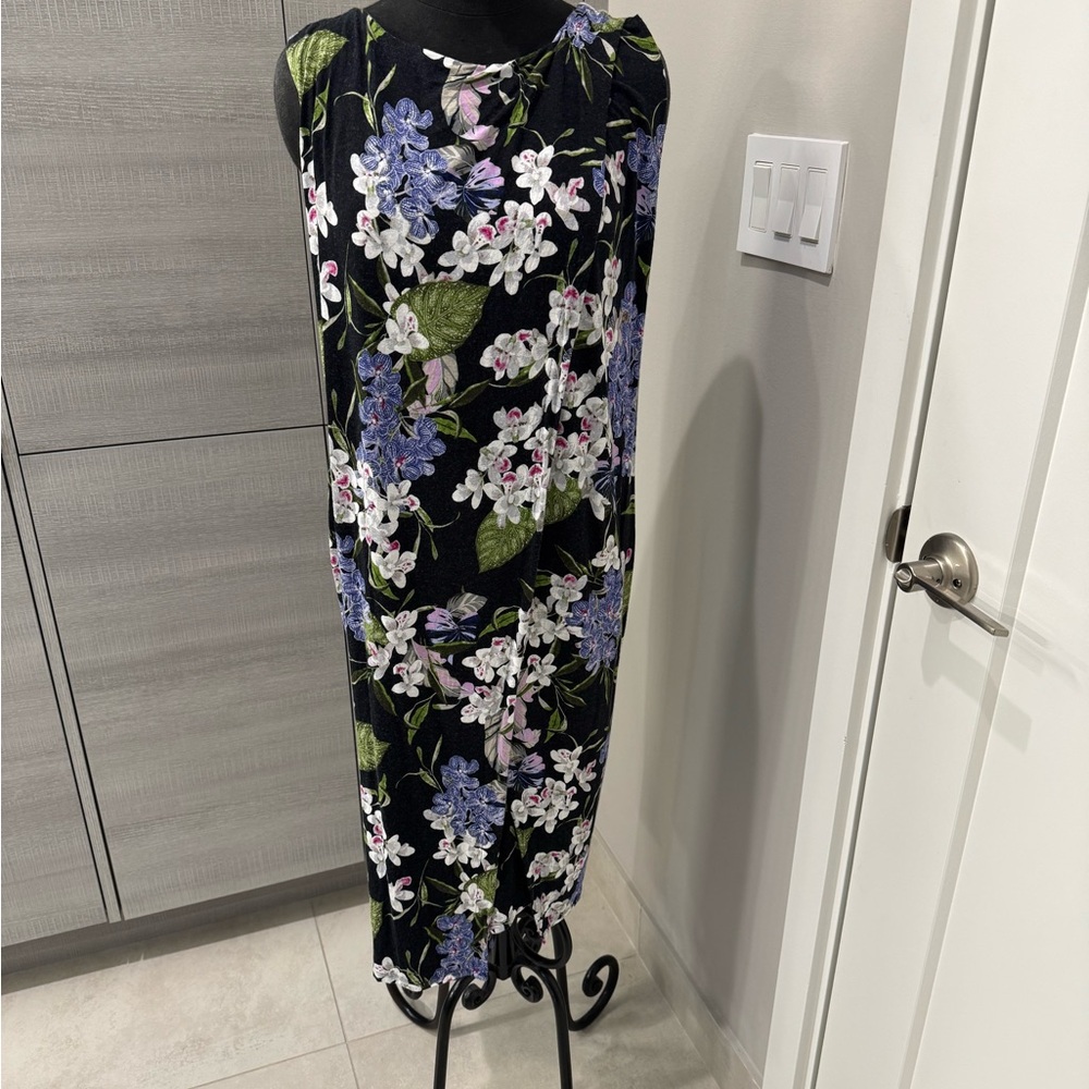 J Jill. Floral Sleeveless Dress - Black and Purple
Size XL